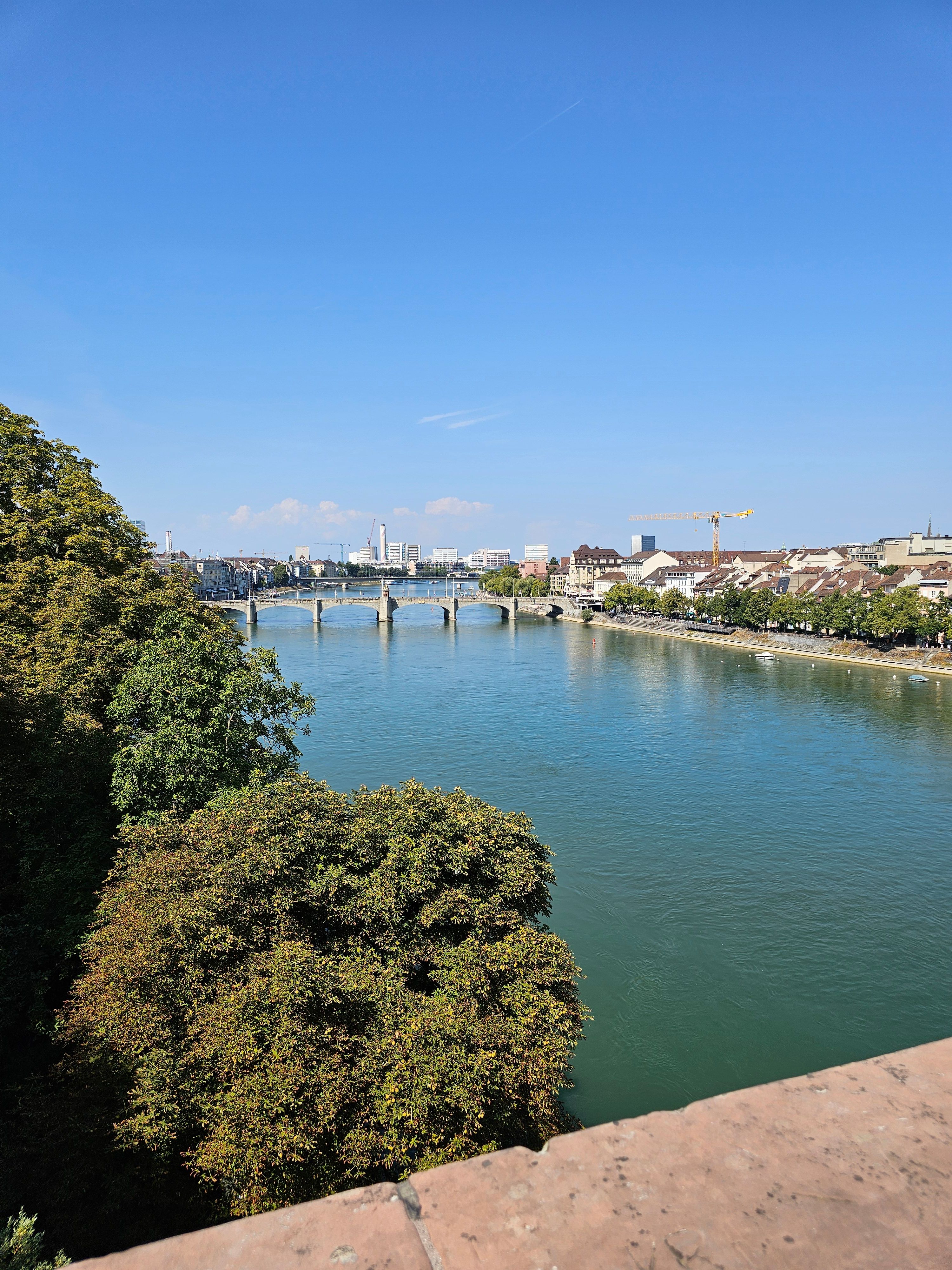 Vy över Rhen och Basel.