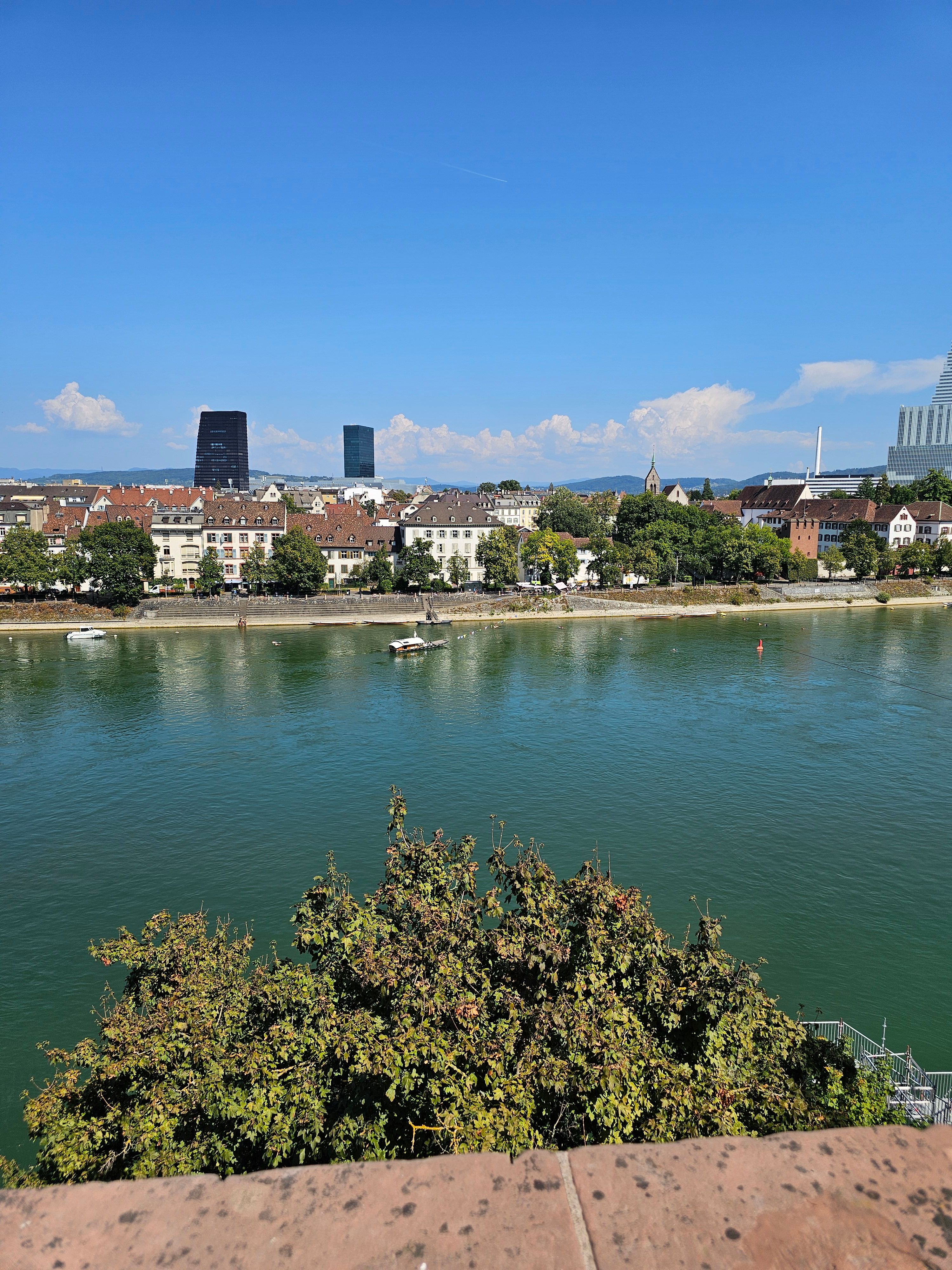 Vy över Rhen och Basel.