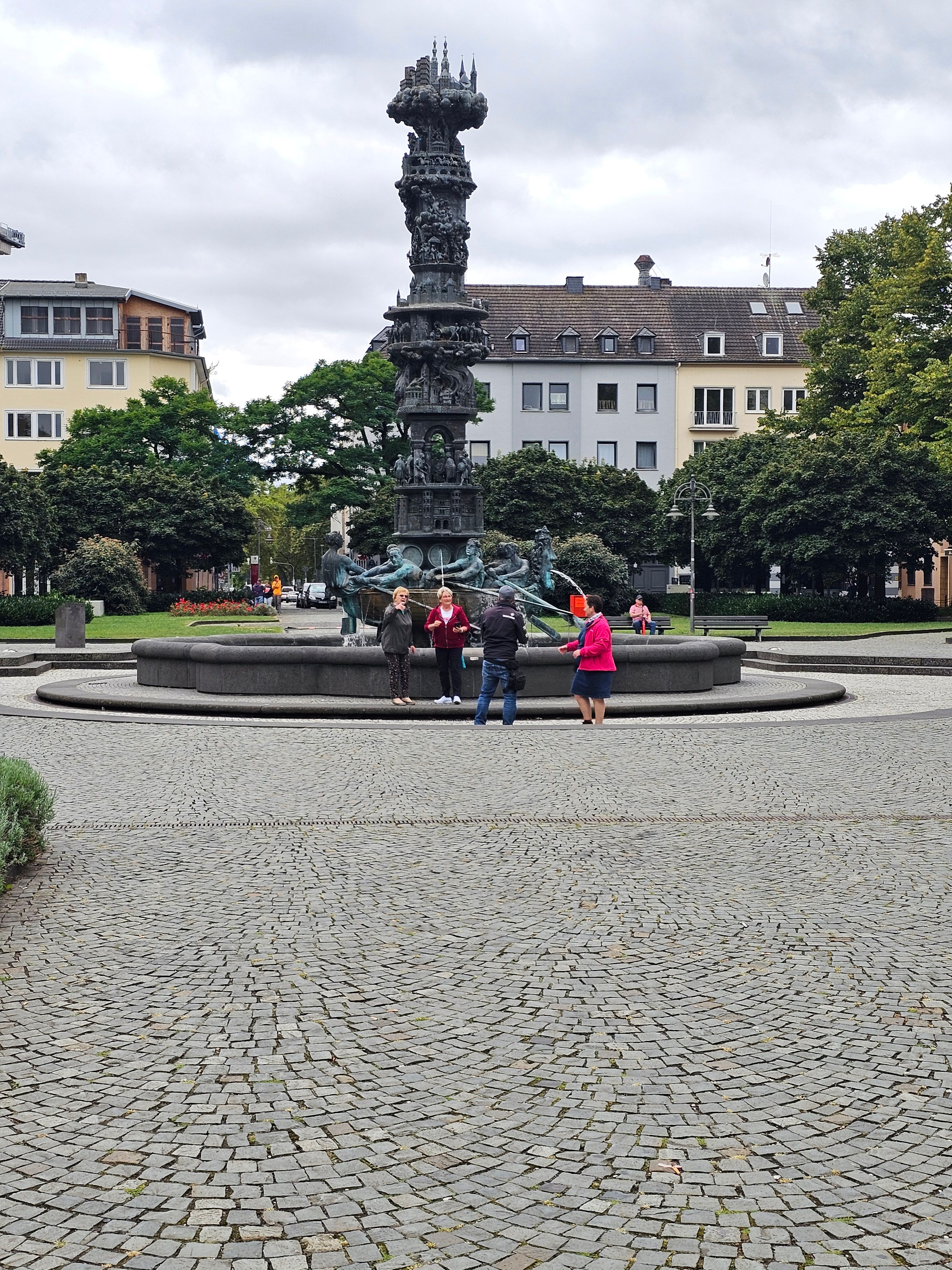Görresplatz (se staty längre fram)