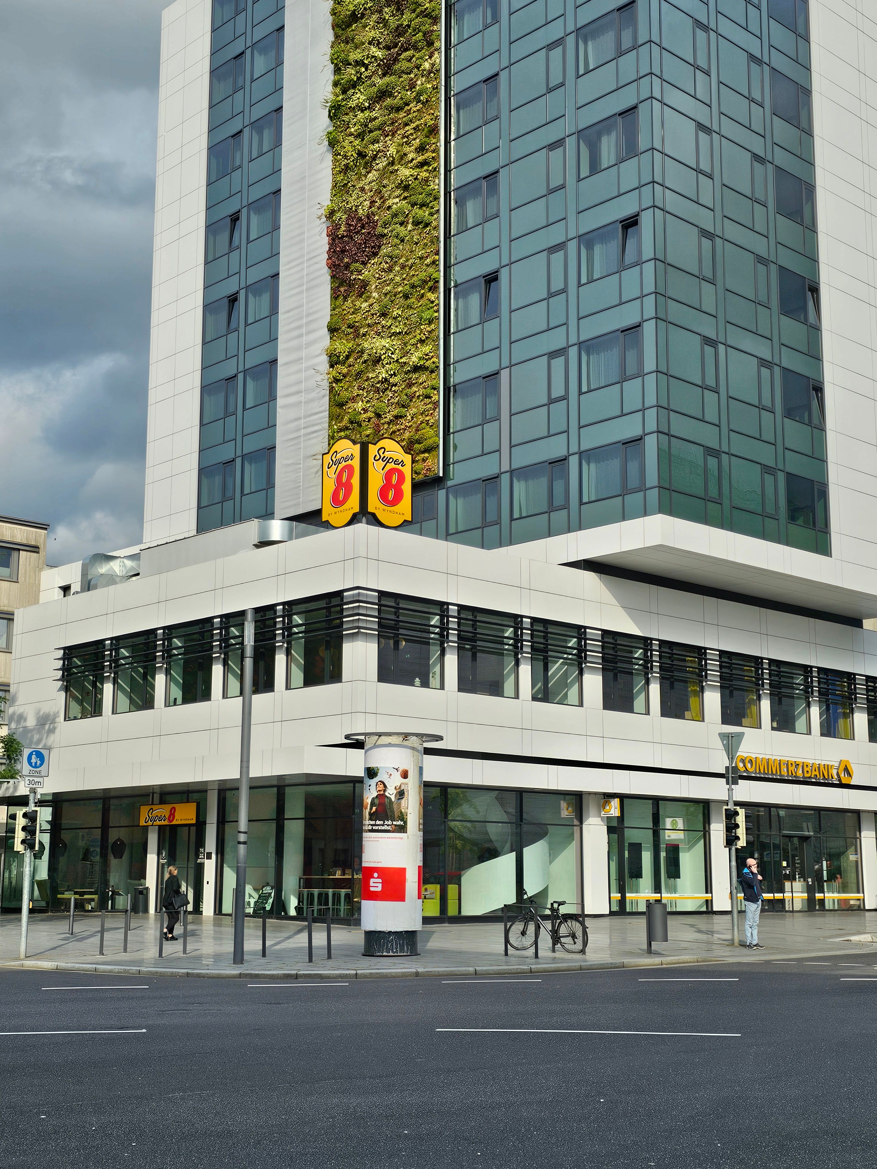Super 8 by Wyndham heter vårt hotell