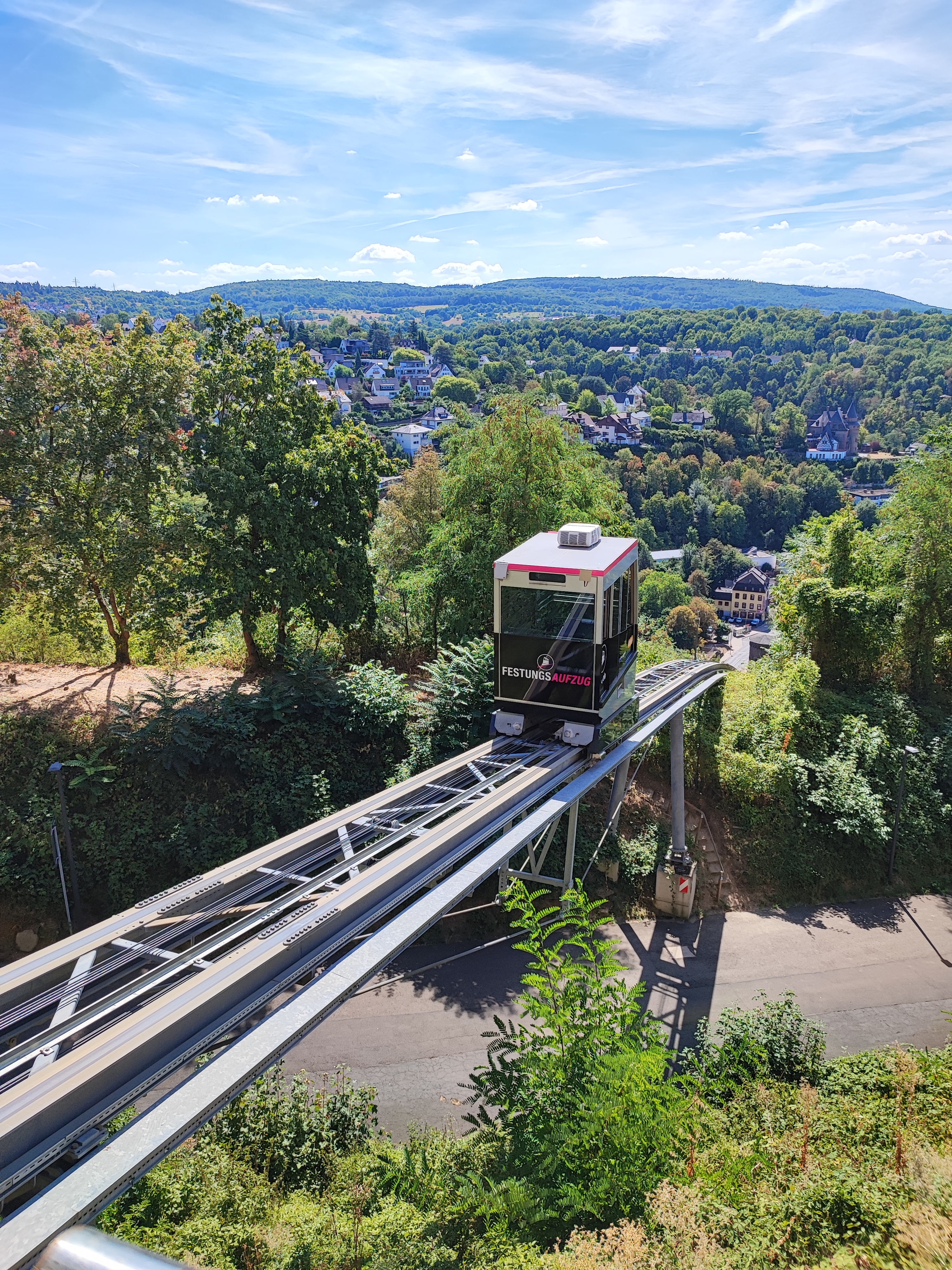 Bergbana bakom ungdomshärberget